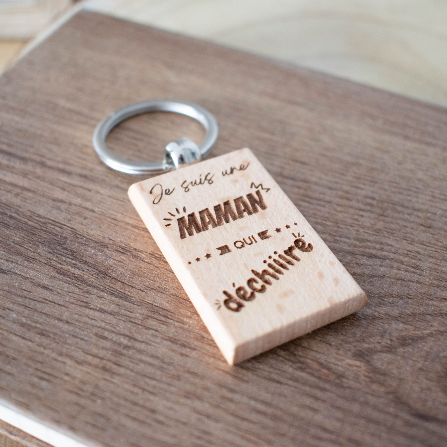 PORTE-CLEFS RECTANGLE EN BOIS - MAMAN - DECHIRE