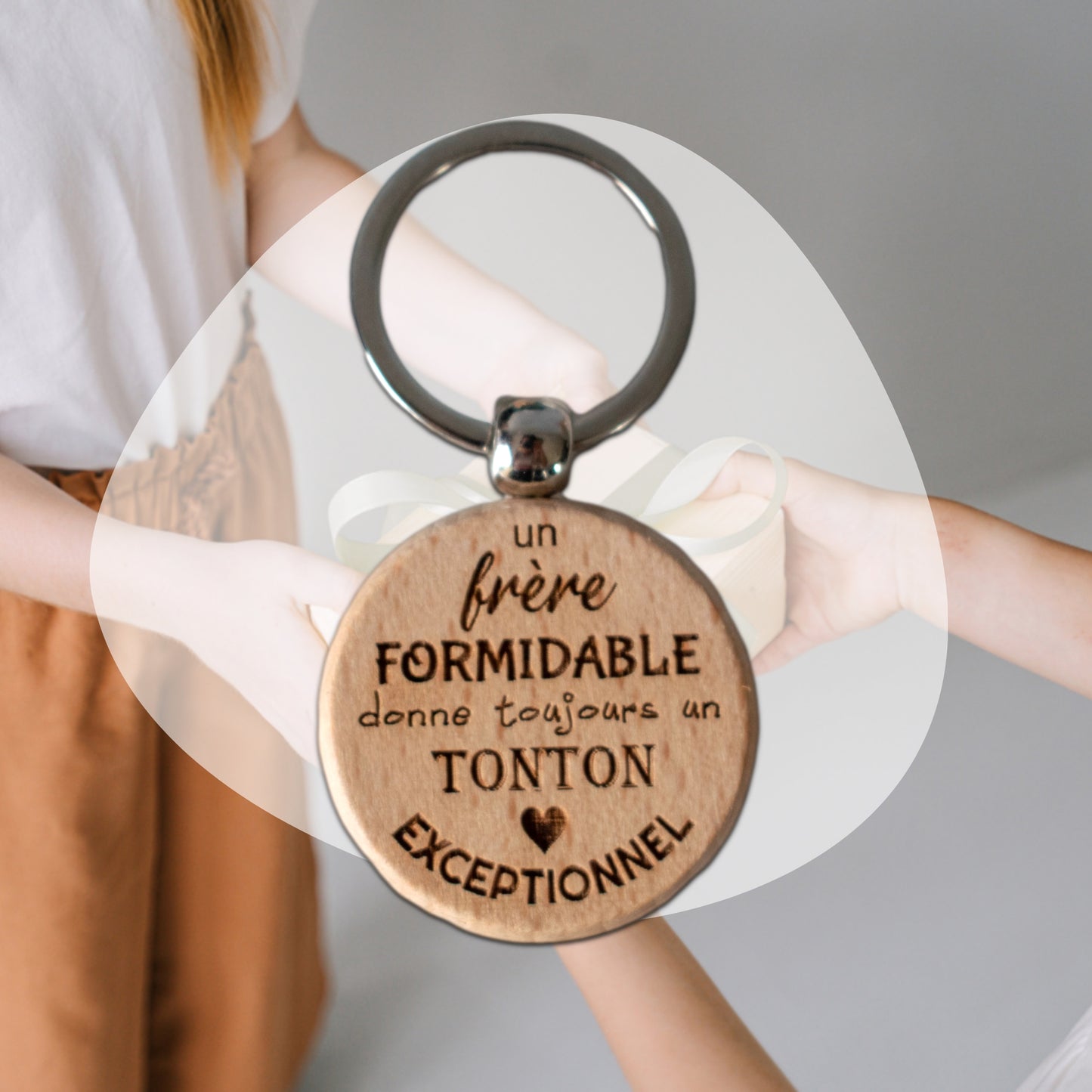 PORTE-CLEFS ROND EN BOIS - TONTON - FRERE FORMIDABLE TONTON EXCEPTIONNEL