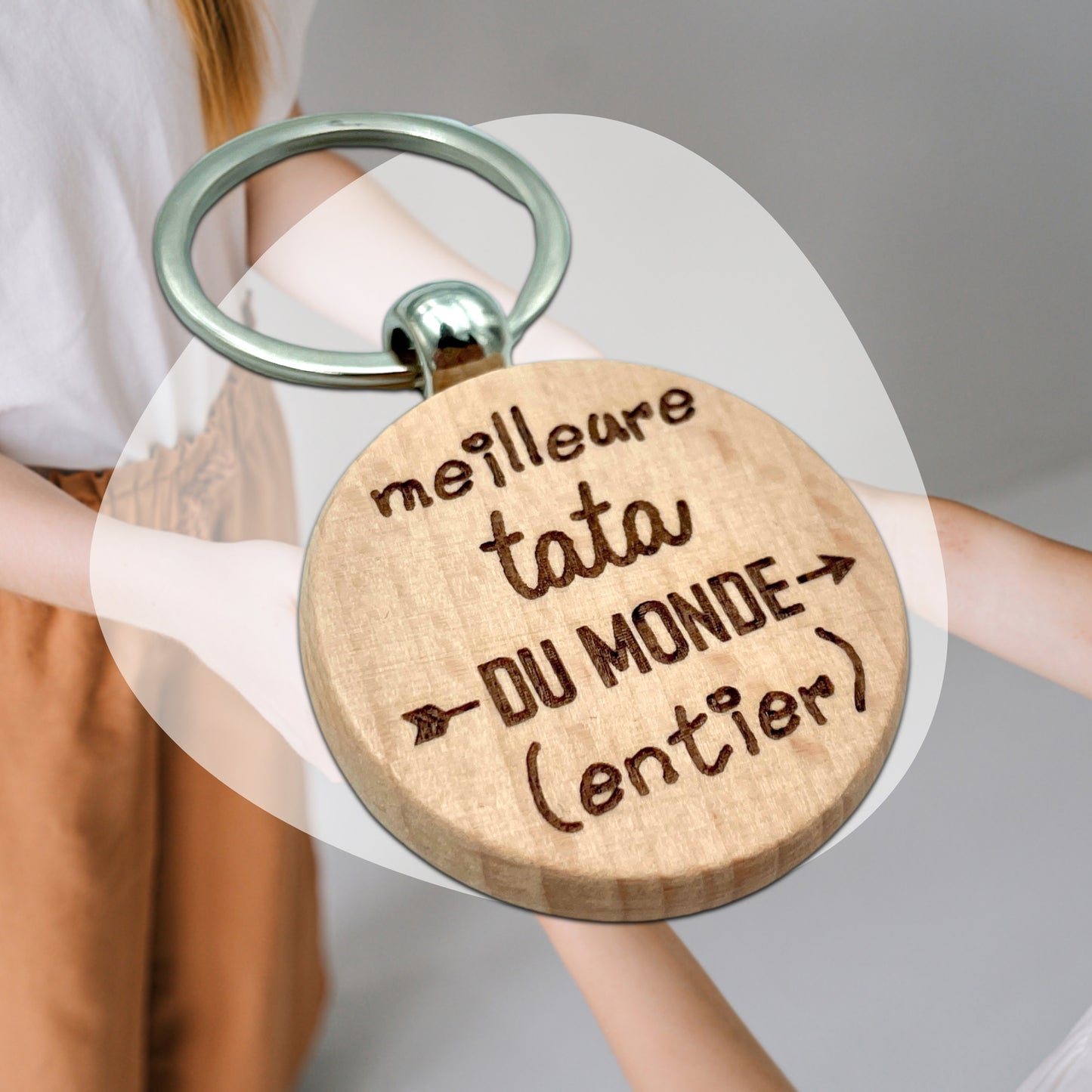 PORTE-CLEFS ROND EN BOIS - TATA - MEILLEURE DU MONDE ENTIER
