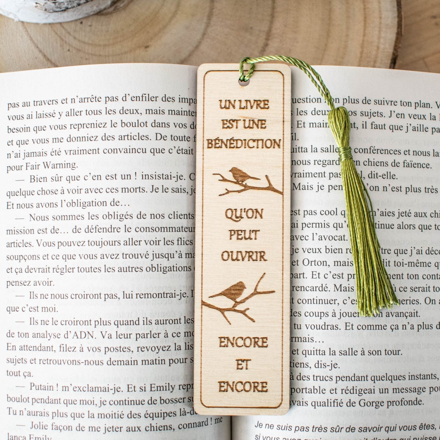 MARQUE-PAGES EN BOIS - GENERIQUE - LIRE EST UNE BÉNÉDICTION