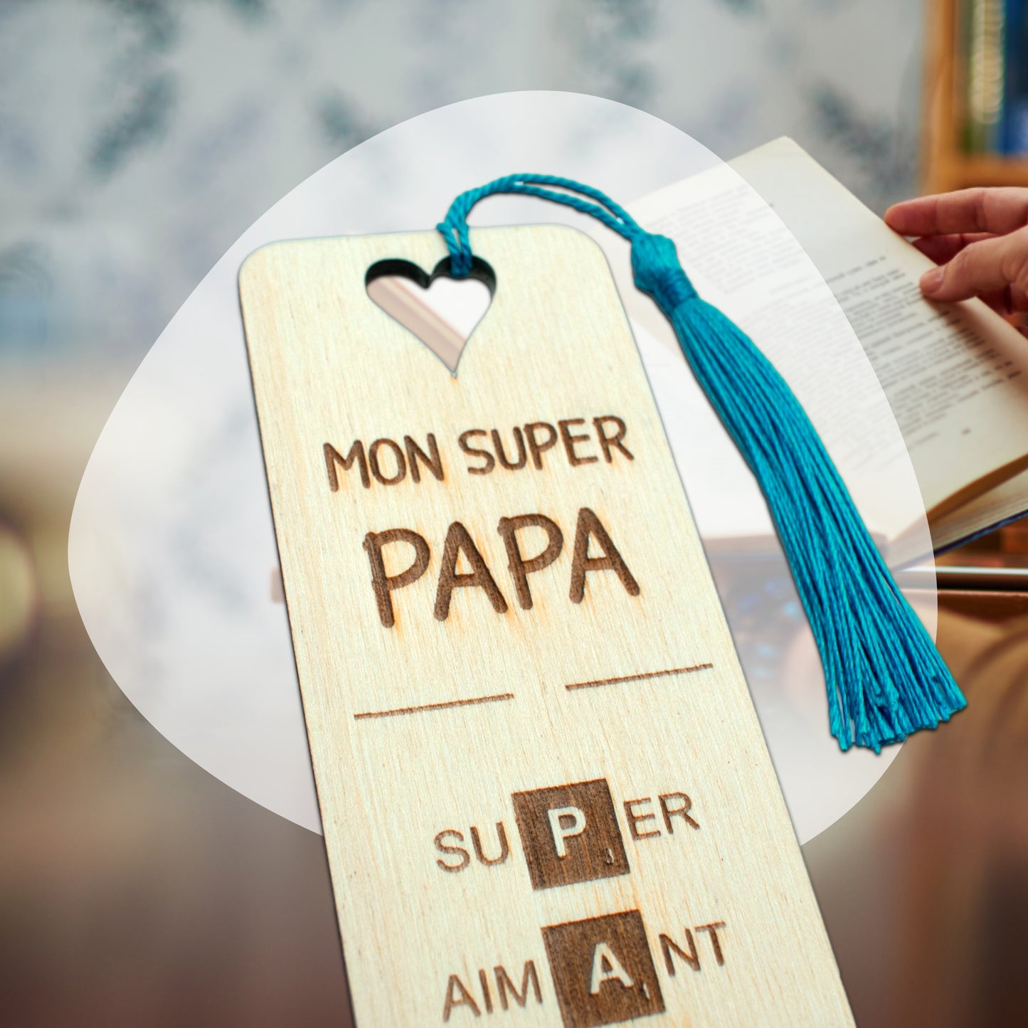 MARQUE-PAGES EN BOIS AVEC POMPON - BLEU - PAPA - SCRABBLE