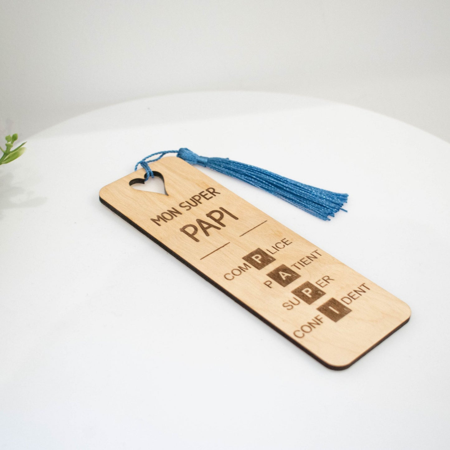 MARQUE-PAGES EN BOIS AVEC POMPON - BLEU - PAPI - SCRABBLE