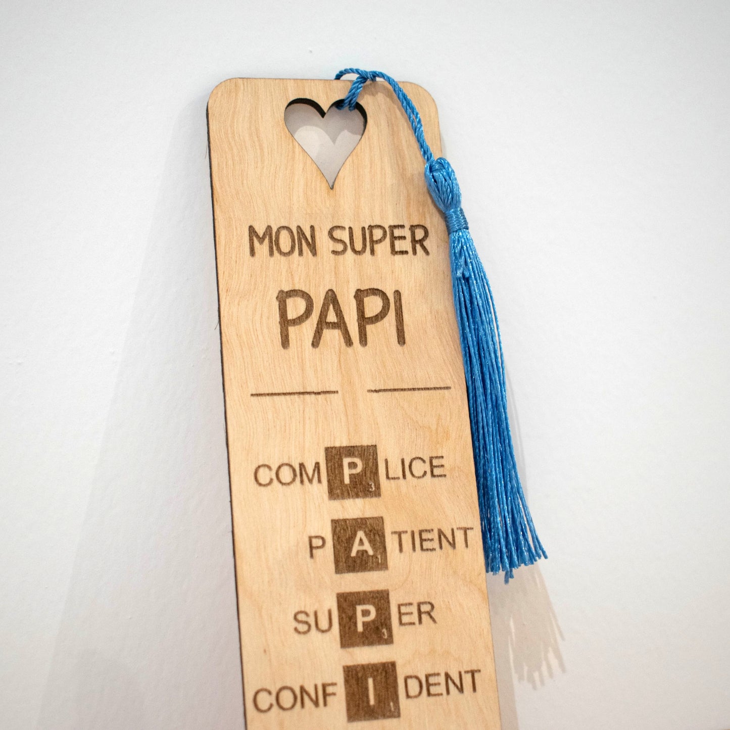 MARQUE-PAGES EN BOIS AVEC POMPON - BLEU - PAPI - SCRABBLE